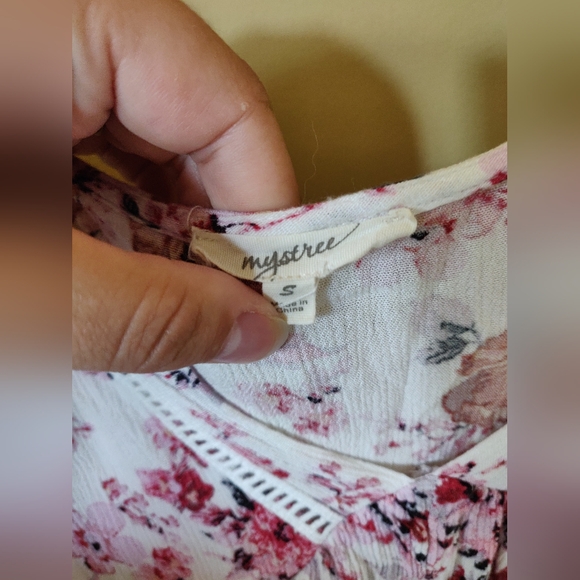 Mystree Ombre Floral Top Size Small - Picture 3 of 6
